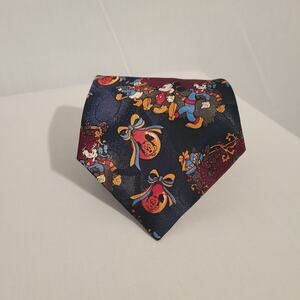 Disney Mickey Unlimited Christmas Holiday neck tie, Mickey, Goofy, Donald Duck